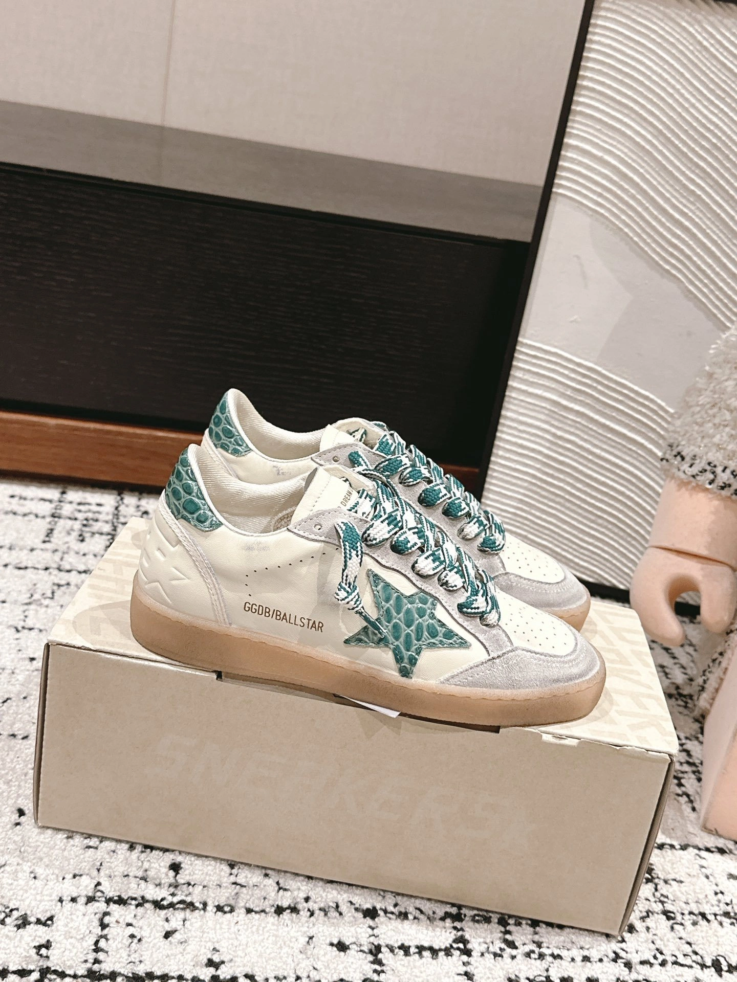 COCO-- 6642 GWF00117.F005937.10802 item:E-X187A1031